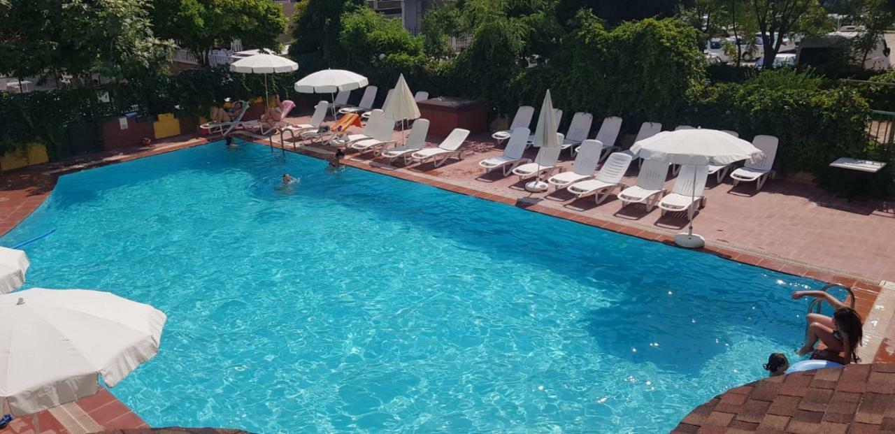 Uslan Hotel Кушадасы Экстерьер фото